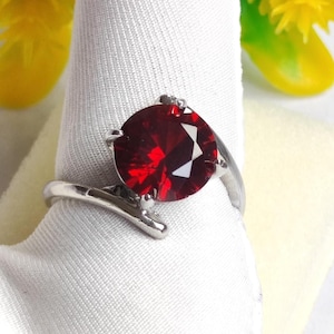 Top Robijnring, roestvrij staalzilver, vintage ring, statementring, solitaire ring, rond geslepen ring, geboortesteen juli, jubileumring, geef haar cadeau