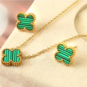 Conjunto de joyería Top Clover / Collar con colgante minimalista de acero inoxidable que no se decolora / Pendientes Bohoping Jewelry
