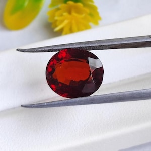 Very Nice Natural Red Hessonite Garnet , African Oval Cut Gemstone ( 12x10.2x6.4m)