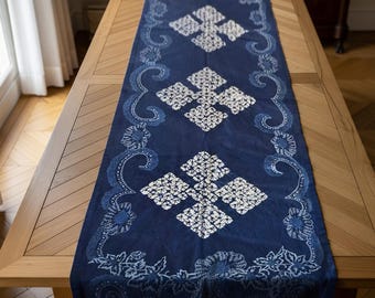 Navy Blue Floral Table Runner with Tassels, Cotton Shibori Table Decor-Botanical Pattern Dining Accent-Fall Kitchen Dining Table Decoration