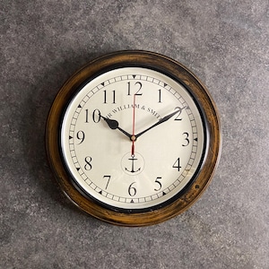 Horloge murale en bois antique avec charme vintage - Une élégance intemporelle pour la maison et le bureau