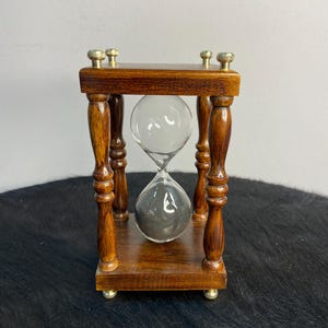 Brown Wooden Polish Sand Timer – Hourglass for Home Décor, Meditation, or Desk Accessory