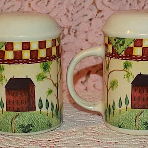 Thomson County Salt & Pepper Shaker Set - Quaint 3-Story Country Home Scene - Vibrant Colors - Great Condition - Farmhouse Decor