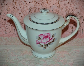 Rare Antique Fujiyama Yokohama Hand-Painted Rose Teapot | Made in Japan | Artist Signed | c.1920s–1940s in Excellent Condition