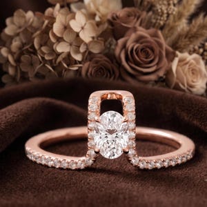 Anello minimalista ovale in moissanite Oura, copri-anello moderno in oro 14 carati, fascia di rinforzo per anello, delicato anello impilabile con pavé, elegante e intelligente, giacca per anello Oura