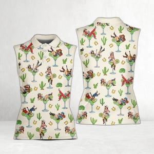 Pu&ograve; includere: Polo senza maniche con sfondo color crema e motivo ripetuto di cowgirl in bicchieri da margarita, cactus e ferri di cavallo. La camicia ha un colletto bianco e tre bottoni.