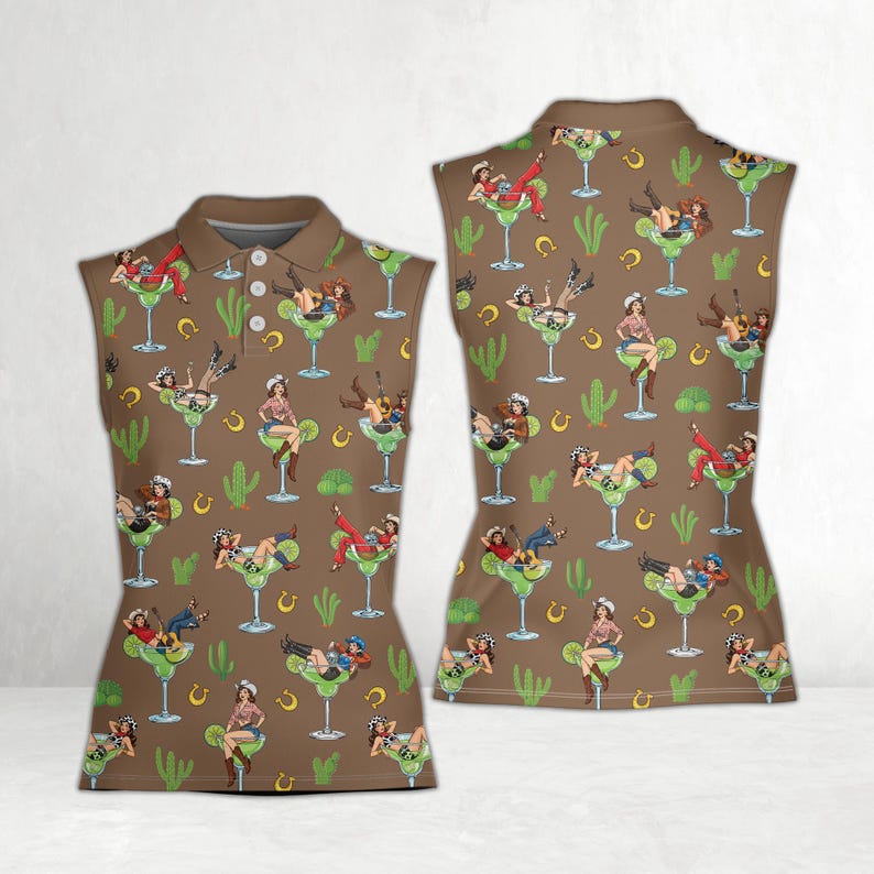 Pu&ograve; includere: Polo senza maniche marrone con un motivo ripetuto di cowgirl in bicchieri da margarita, cactus e ferri di cavallo. La camicia ha un colletto button-down e un classico design polo. Il tema generale &egrave; un design divertente di ispirazione western.