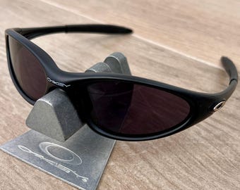 Vintage Oakley Minute 1.0 Sunglasses Black 90s Y2K Wrap