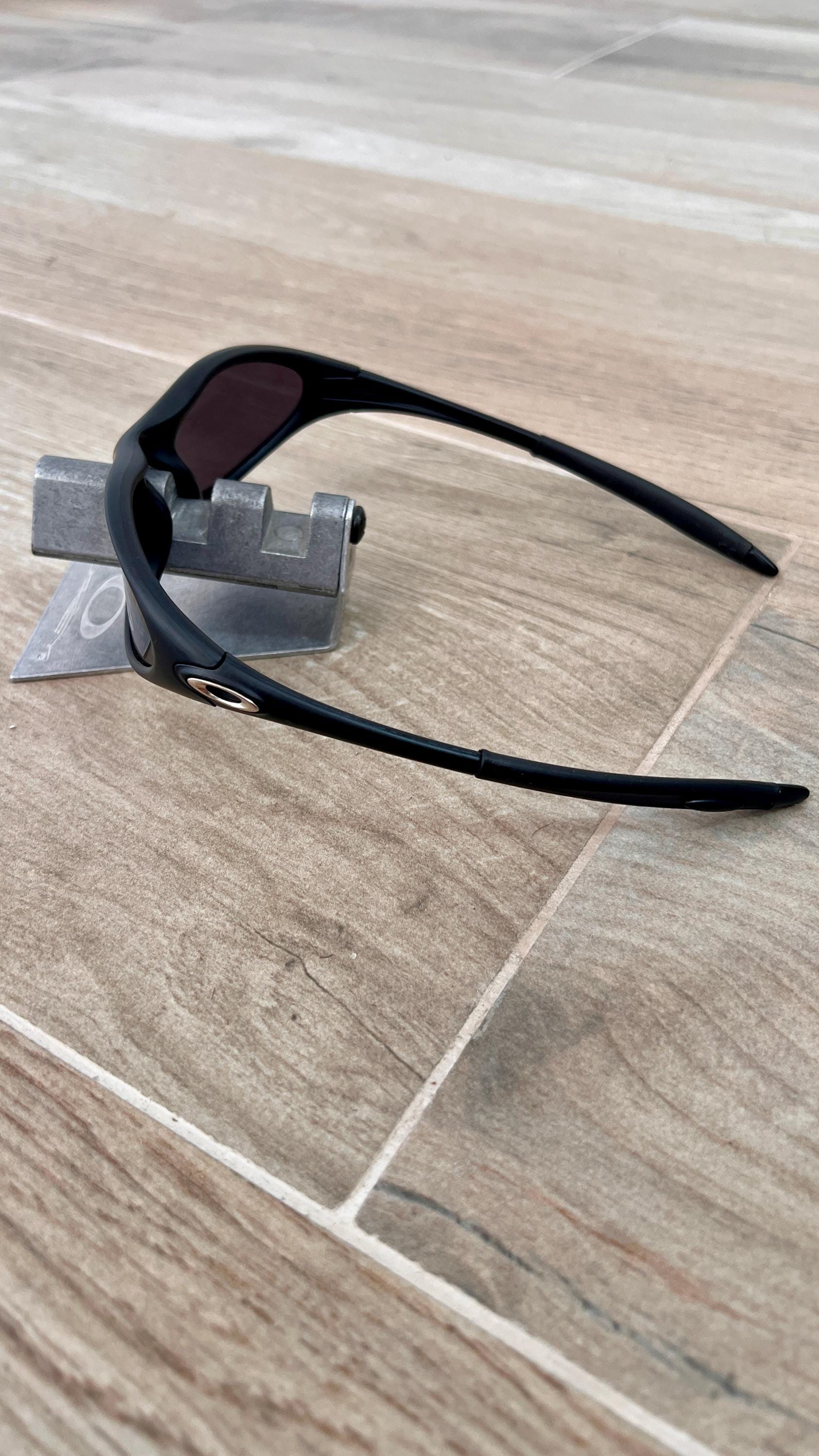 Vintage Oakley Minute 1.0 Sunglasses Black 90s Y2K Wrap