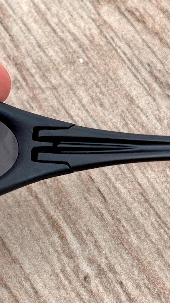 Vintage Oakley Minute 1.0 Sunglasses Black 90s Y2K Wrap Sports