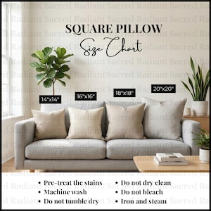 Puede incluir: Un sofá gris claro con cuatro cojines cuadrados de diferentes tamaños: 35,5 cm x 35,5 cm, 40,5 cm x 40,5 cm, 45,5 cm x 45,5 cm y 51 cm x 51 cm. La imagen incluye una tabla de tallas e instrucciones de cuidado.