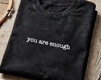 T-shirt avec l'affirmation « Vous êtes assez », t-shirt brodé inspirant, chemise unisexe en mélange de coton