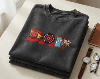 刺繍入りマックイーンDAD Tシャツ - ディズニー・ピクサー ライトニング・マックィーン メーター 父の日ギフト