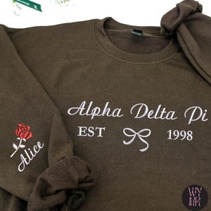 Individuell gesticktes Sorority Sweatshirt, griechischer Buchstabe Geschenk
