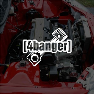 Peut inclure: Un compartiment moteur de voiture rouge avec un moteur noir et le texte "[4banger]" en blanc. Un graphique blanc d'un piston et d'une bielle est superposé au moteur. Le moteur est un modèle Honda.