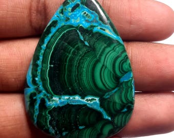 Cabujón de crisocola de malaquita en forma de pera: 94 quilates