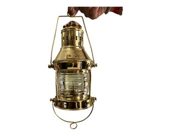 Handgemaakte scheepslantaarn van koper en messing: nautische olielamp, gerestaureerd