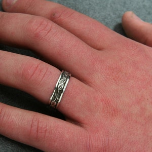 CIRCLING LEAVES Wedding Band. 6mm width. This ring in sterling silver. Leaf Ring, Leaf Band image 4