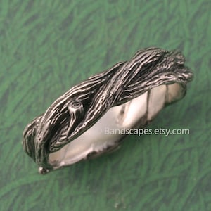 Anillo de bodas TWISTED TWIGS. Este anillo está hecho en plata de ley. Anillo de bodas con forma de rama.