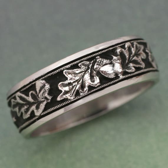 Oak leaf ring top