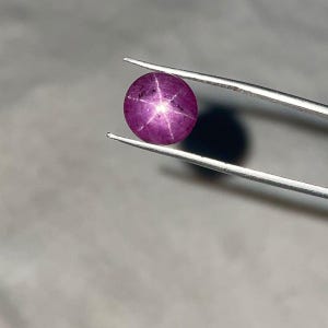 Rubí estrella natural de 5,50 quilates / Cabujón redondo para la fabricación de anillos