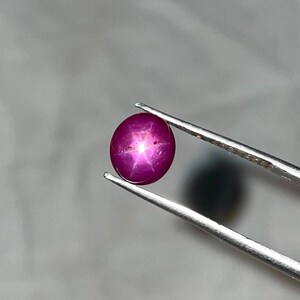Cabochon rubis naturel étoilé de 4,20 carats, pierre précieuse ovale pour la fabrication de bijoux