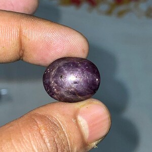 Cabochon ovale di rubino stellato naturale / Pietra sciolta per la creazione di anelli e pendenti