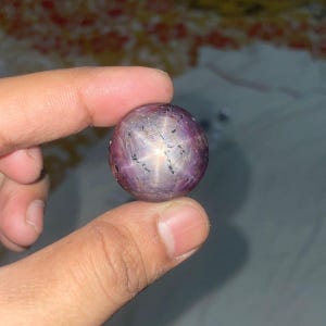Pierre gemme rubis étoilé naturel - Cabochon rond de 131,80 carats pour la fabrication de bijoux