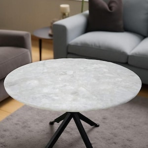 Handgemachter Weisser Quarz Couchtisch: Moderne minimalistische Eisenbasis
