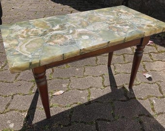 Handgemachter Grüner Onyx Couchtisch: Boho Dekor, Massivholz Beine