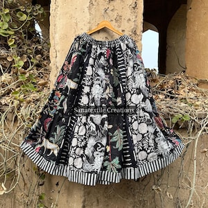 Falda larga de algodón con estampado de bloques a mano en negro indio: estilo bohemio floral
