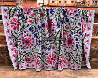 Couvre-lit indien Suzani en coton brodé à la main, jeté fleuri bohème