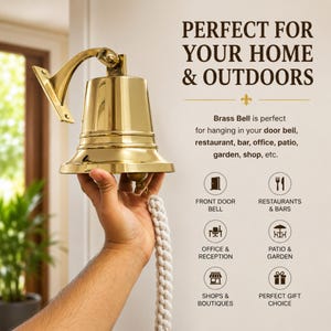Pode incluir: Um sino de lat&atilde;o polido com suporte de montagem na parede e uma corda branca grossa tran&ccedil;ada. O texto na imagem diz: PERFECT FOR YOUR HOME & OUTDOORS, Brass Bell is perfect for hanging in your door bell, restaurant, bar, office, patio, garden, shop, etc.