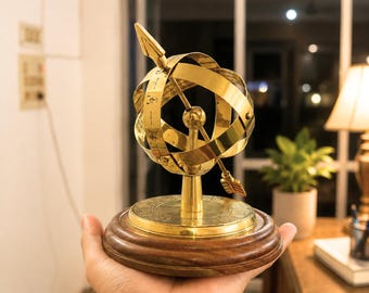 Globo armilar de latón sobre base de madera / Reloj de sol zodiacal para escritorio / Instrumento astronómico náutico / Escultura de globo celeste