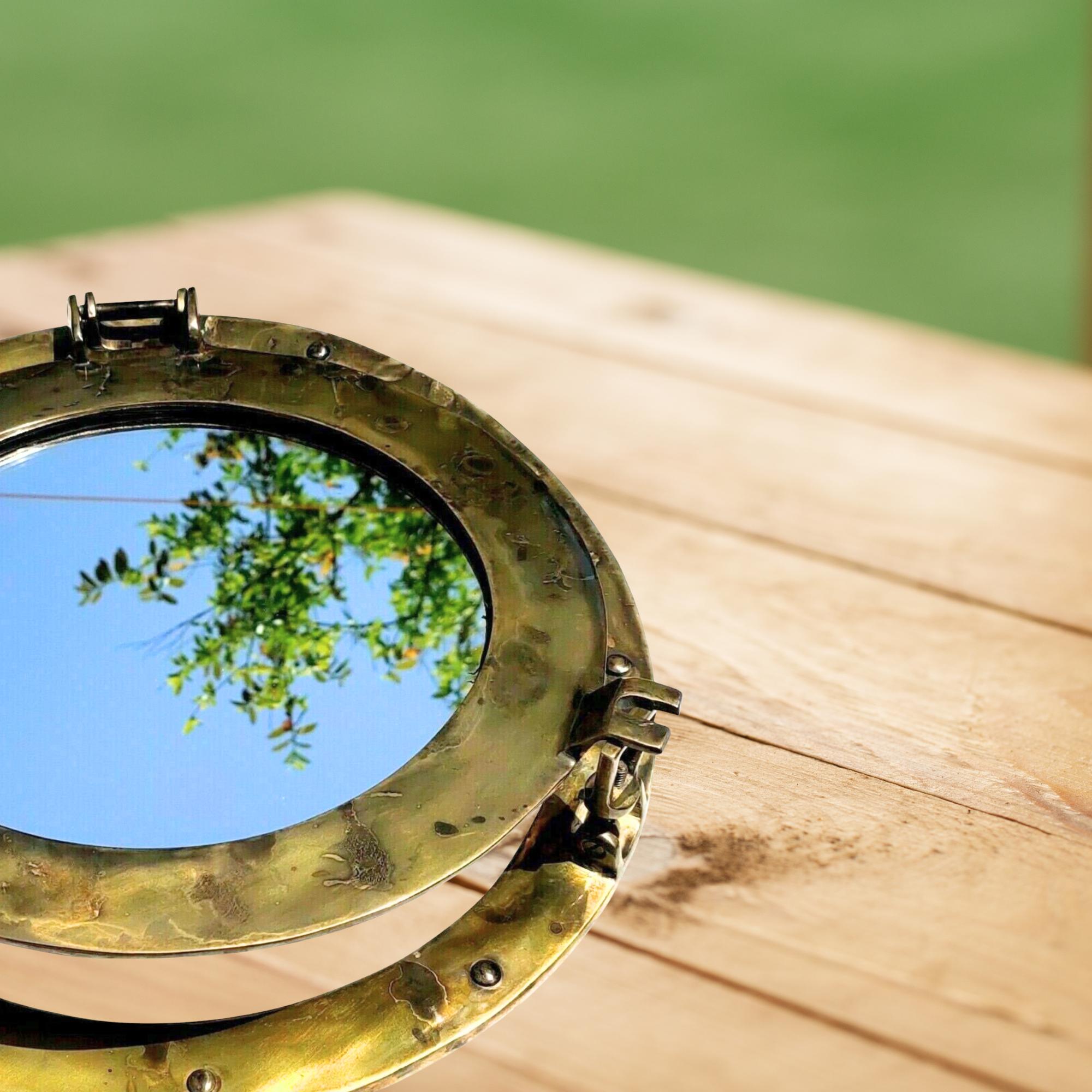 古いアンティーク真鍮製の船舶舷窓ミラー | ヴィンテージ船窓用壁飾り