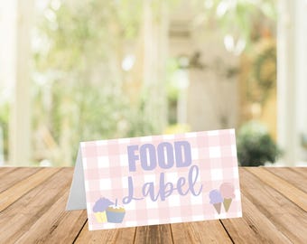 Etiquetas de comida o tarjetas de lugar editables para el primer cumpleaños de un dulce. Etiquetas de comida o tarjetas de lugar editables para el primer cumpleaños de un dulce.