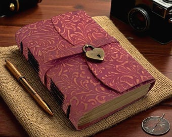 Diario de piel con relieve floral y candado en forma de corazón – Diario artesanal de papel con bordes irregulares