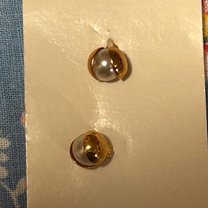 Cartões Streamline Vintage La Mode, botões de plástico dourado perolado, 1 1/4" e 5/8"