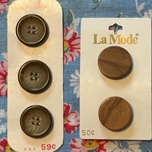 2 cartões vintage botões marrons La Mode, Casa de Leon 7/8" 5 botões