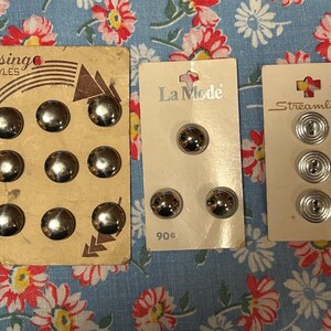 Botões Vintage Lot, La Mode, Lansing, Streamline Silver, 5/8" 3 cartões 14 botões