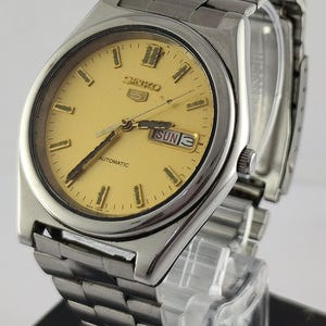 Vintage Seiko 5 automatisch herenhorloge met gouden wijzerplaat