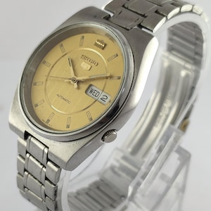 Vintage Seiko 5 automatisch horloge: gouden wijzerplaat, roestvrijstalen band, jaren 80