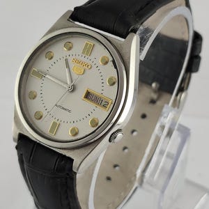 Vintage Seiko 5 automatisch horloge: witte wijzerplaat, dag-datum, kal. 7019