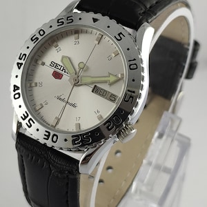 Vintage Seiko 5 Automatic Watch: Silver Dial, Day/Date, 80s Style