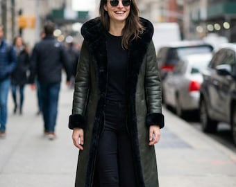 Casaco comprido feminino preto de pele de carneiro | Trench coat de couro com capuz | Jaqueta de inverno forrada com pele