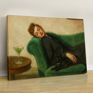 Vrouw op bank met martini, zacht ton-sur-ton olieverfschilderij, cocktailkunst barwagen decor, esthetisch olieverfschilderij cadeau, trendy kunst aan de muur print