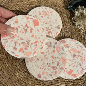 Roze terrazzo-onderzetters: handgemaakte jesmonite-onderzetters, set van 4