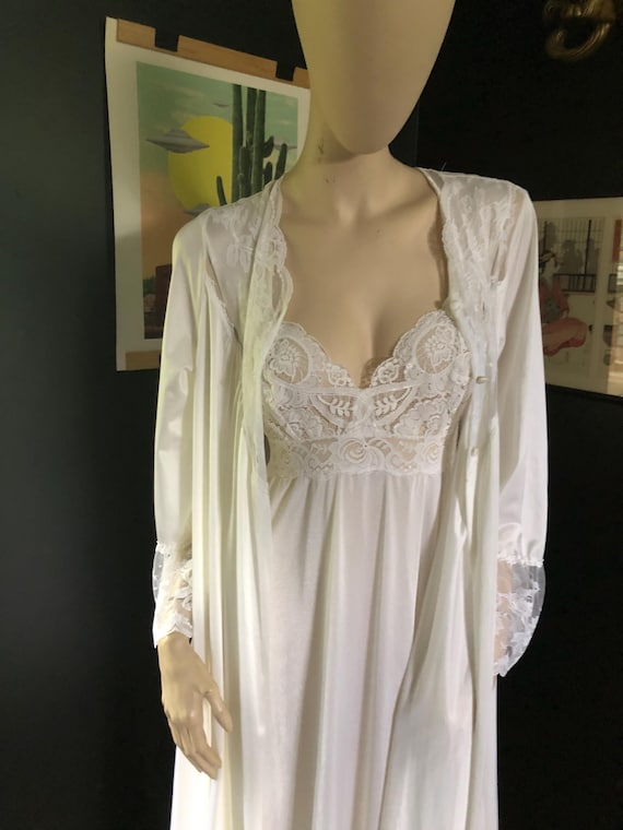 Vintage Olga Nightgown and Robe Peignoir Set Size M Bridal Lace Romantic