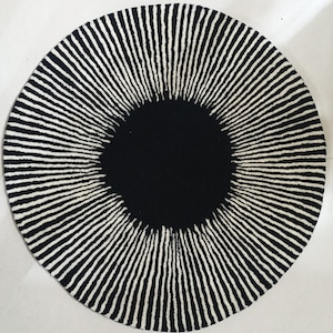 Handmade Tufted Wool Round Rug: Black and White Circle Design