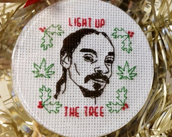 Verlicht het boomornament - Instant patroon